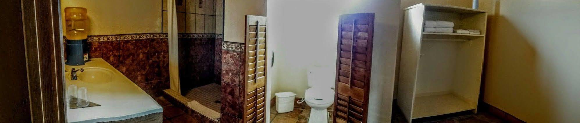Old Mill Hotel San Quintin Екстериор снимка